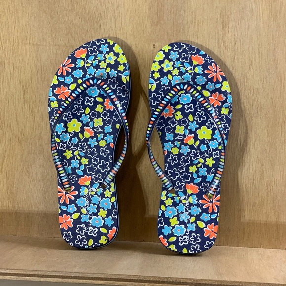 Vera Bradley Shoes - NWOT Vera Bradley Flip Flops size Medium